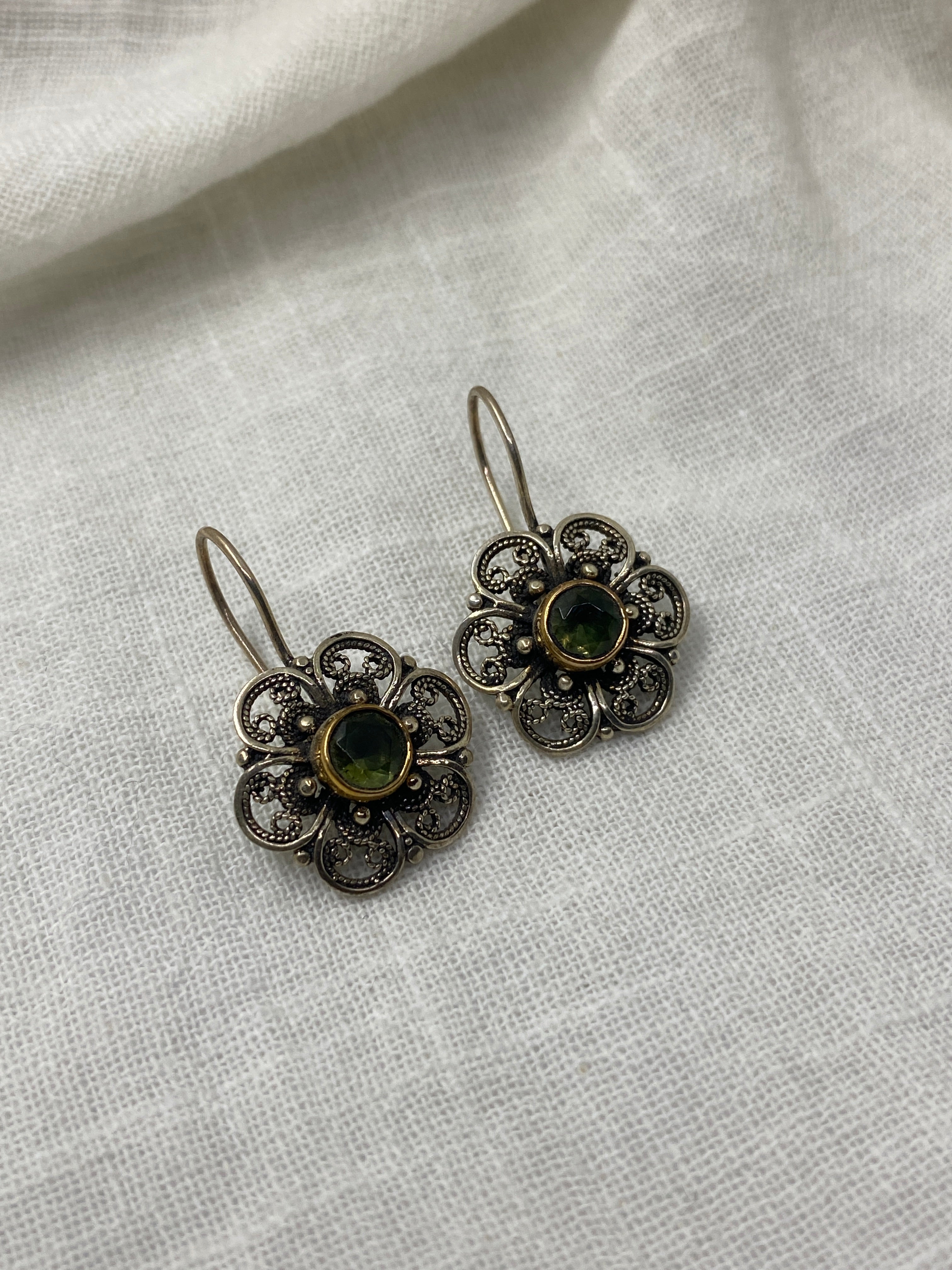 925 Ayar Gümüş Filigree Çiçek Küpe – Zultanit Taşlı