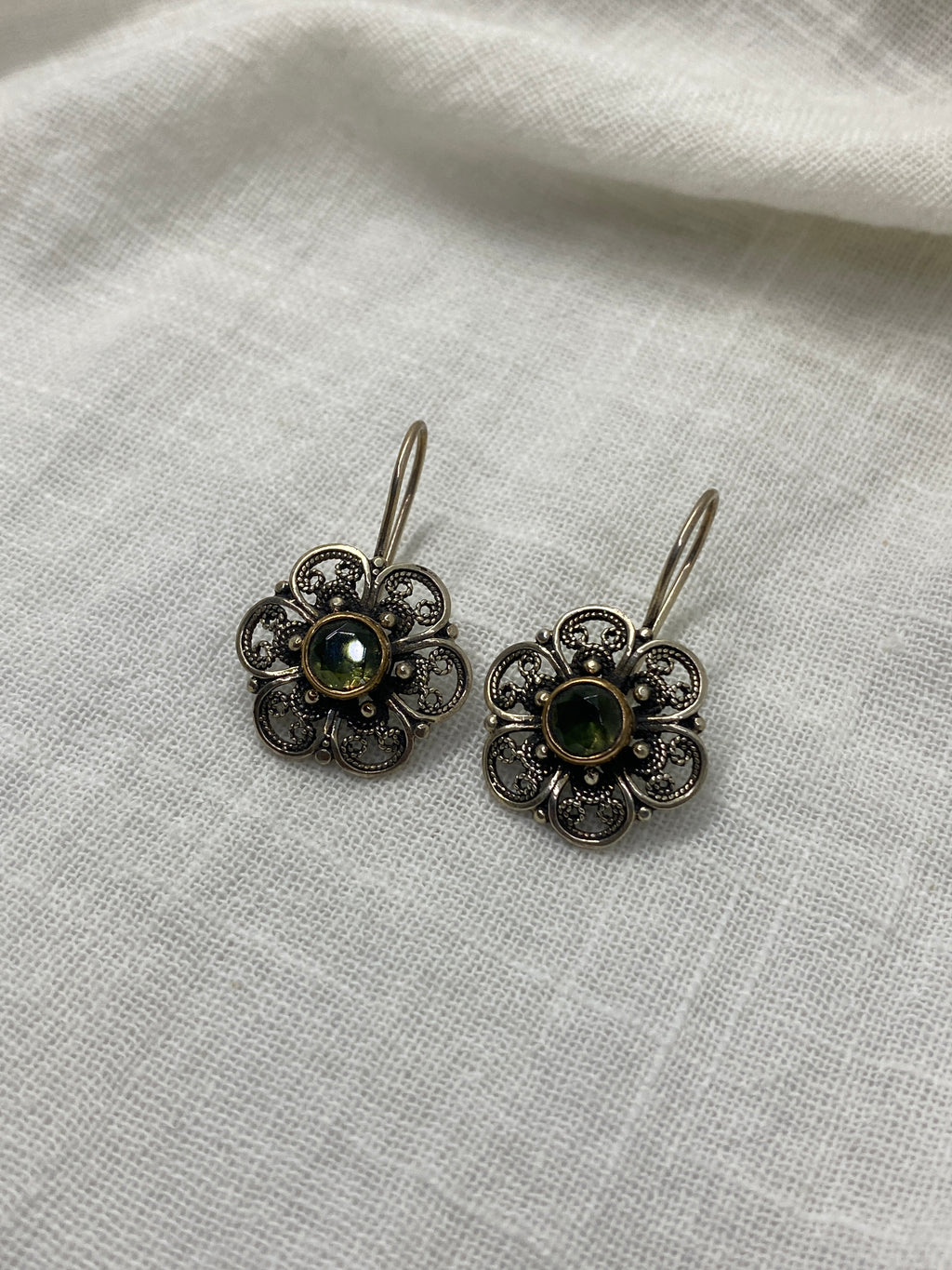 925 Ayar Gümüş Filigree Çiçek Küpe – Zultanit Taşlı