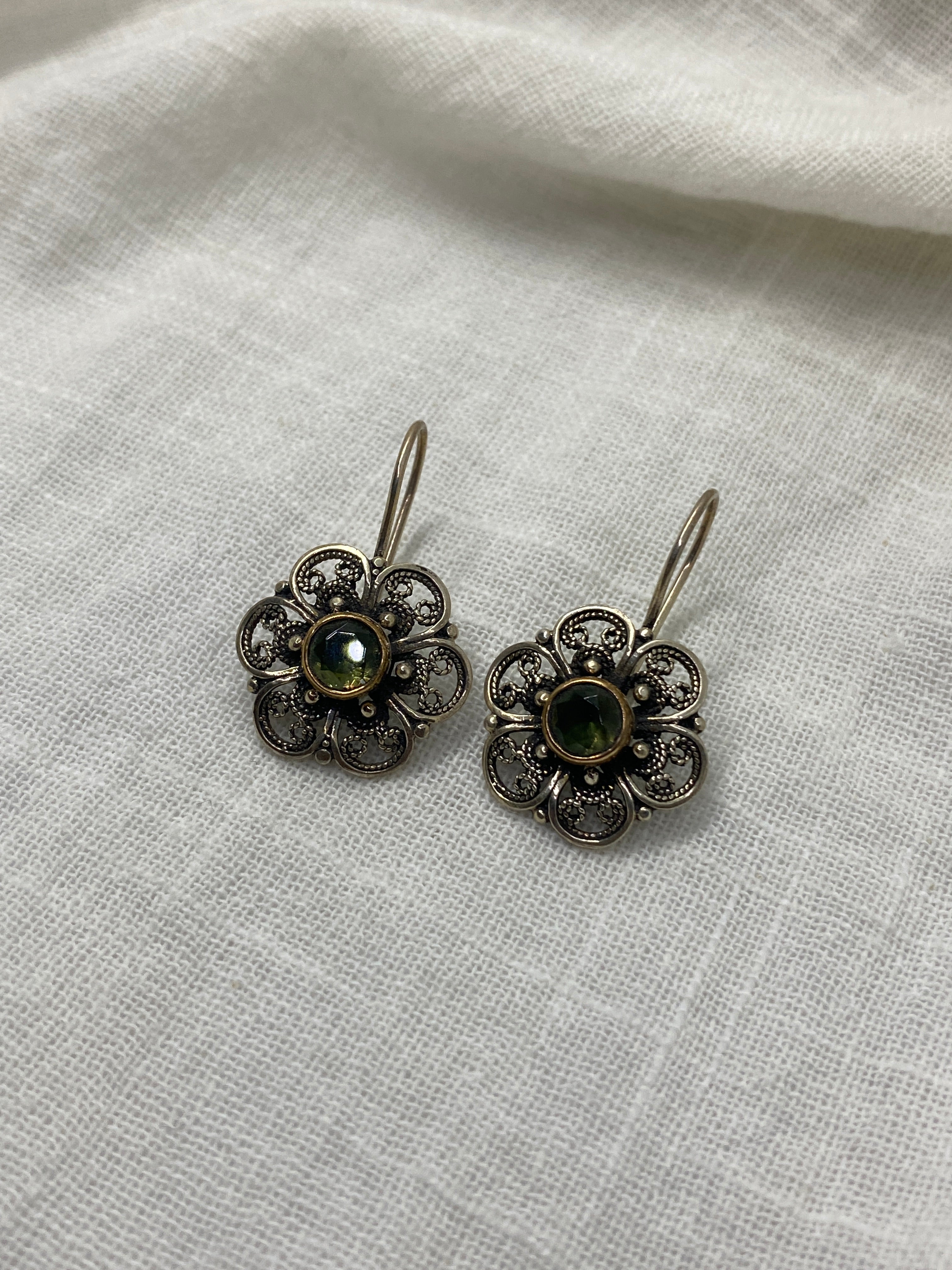 925 Ayar Gümüş Filigree Çiçek Küpe – Zultanit Taşlı