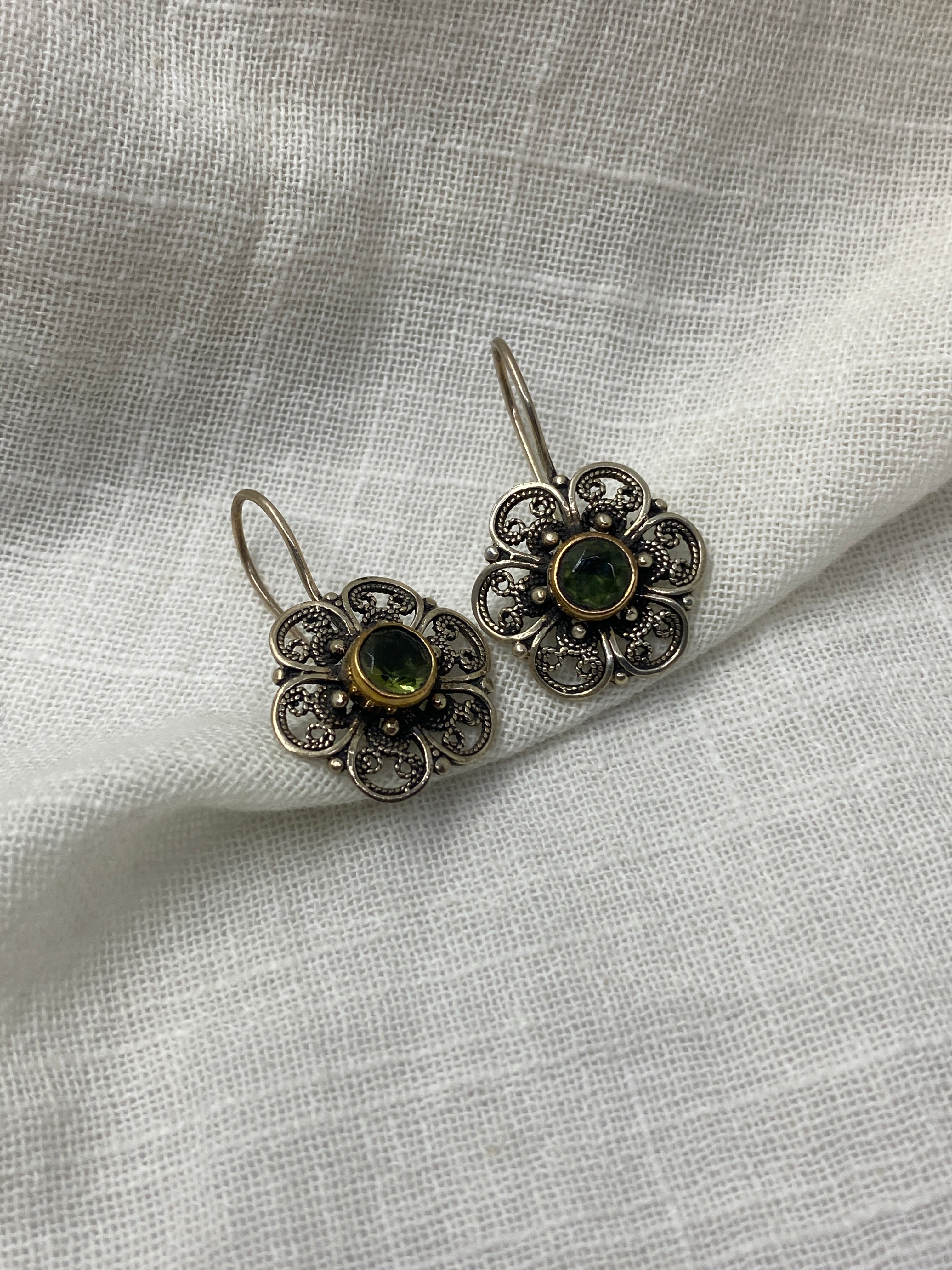 925 Ayar Gümüş Filigree Çiçek Küpe – Zultanit Taşlı