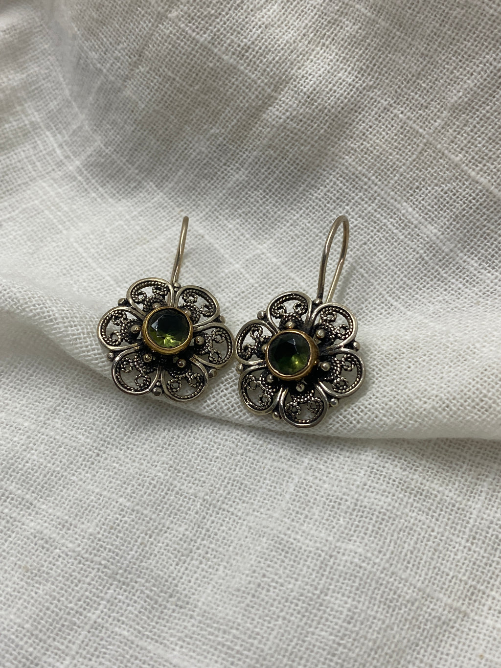 925 Ayar Gümüş Filigree Çiçek Küpe – Zultanit Taşlı