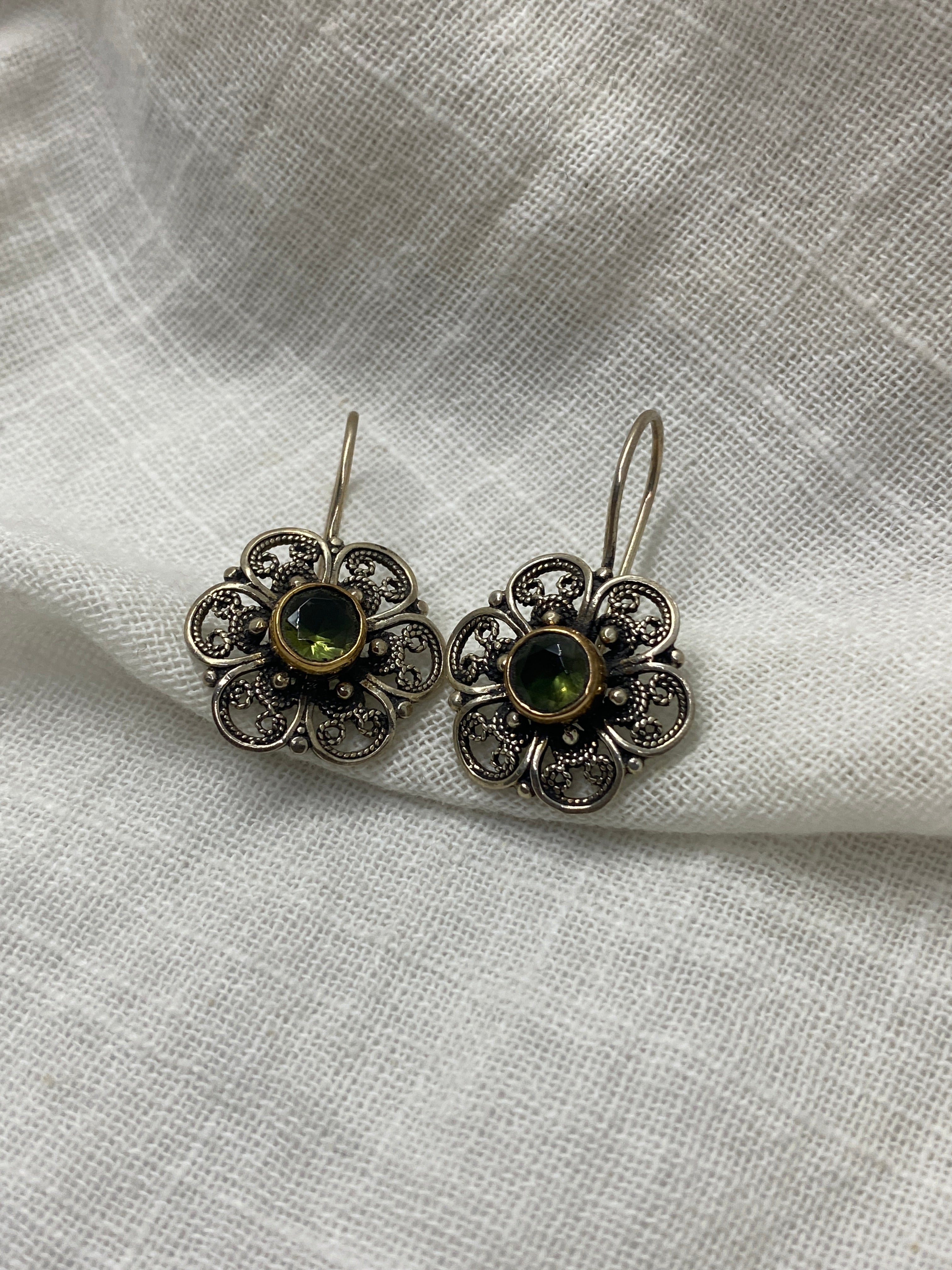 925 Ayar Gümüş Filigree Çiçek Küpe – Zultanit Taşlı