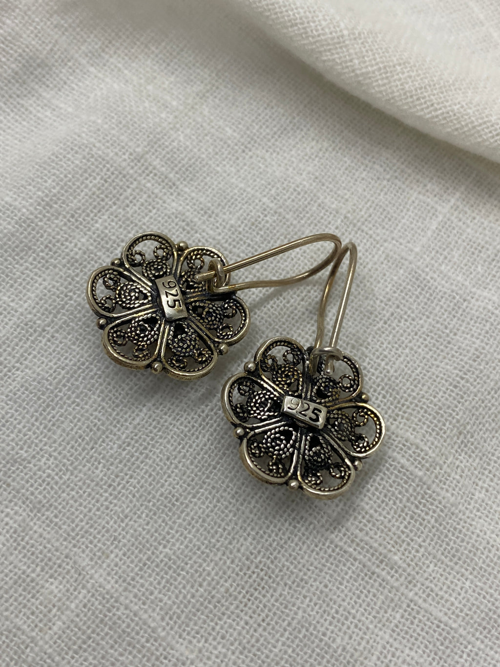 925 Ayar Gümüş Filigree Çiçek Küpe – Zultanit Taşlı