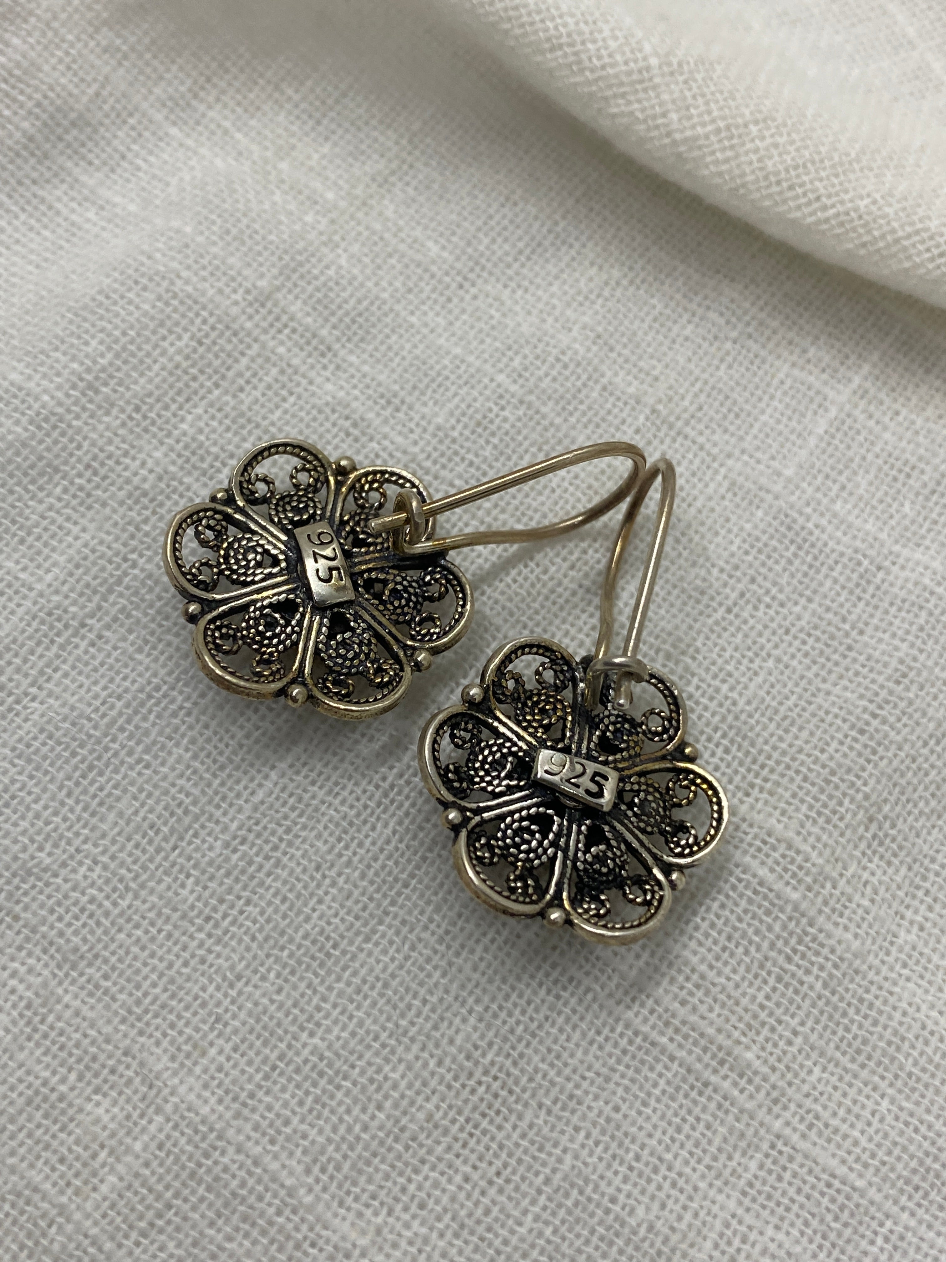 925 Ayar Gümüş Filigree Çiçek Küpe – Zultanit Taşlı