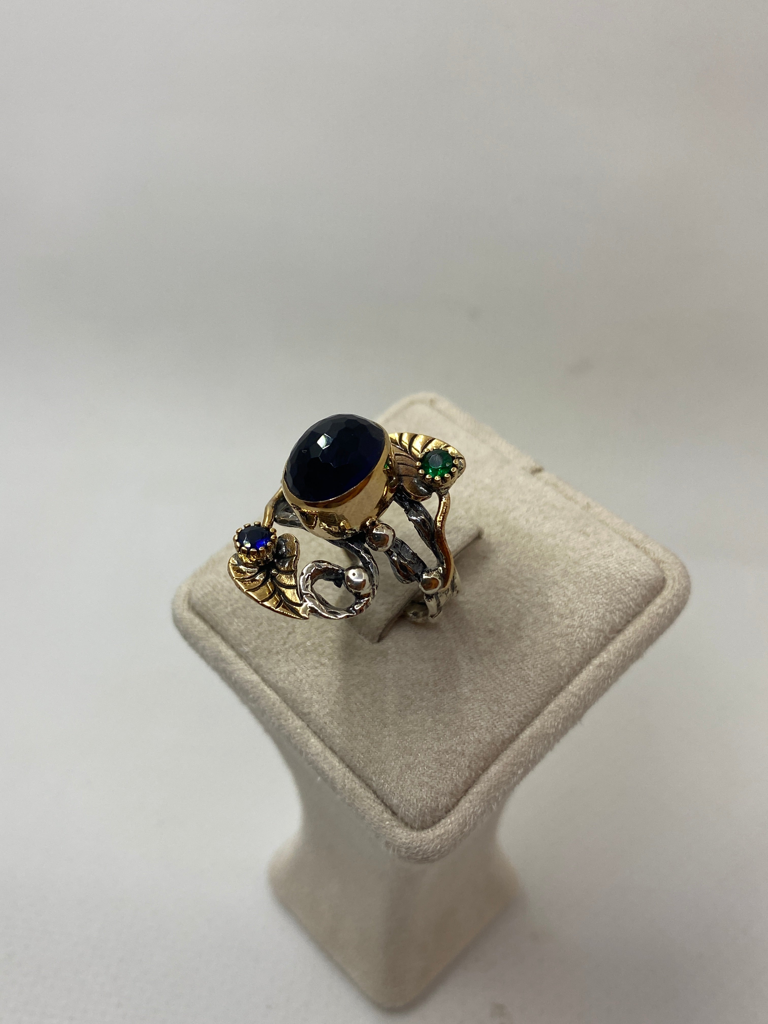 925 Ayar Gümüş Lapis Lazuli, Zümrüt ve Safir Taşlı Yüzük – El İşçiliği Doğal Taş Tasarım