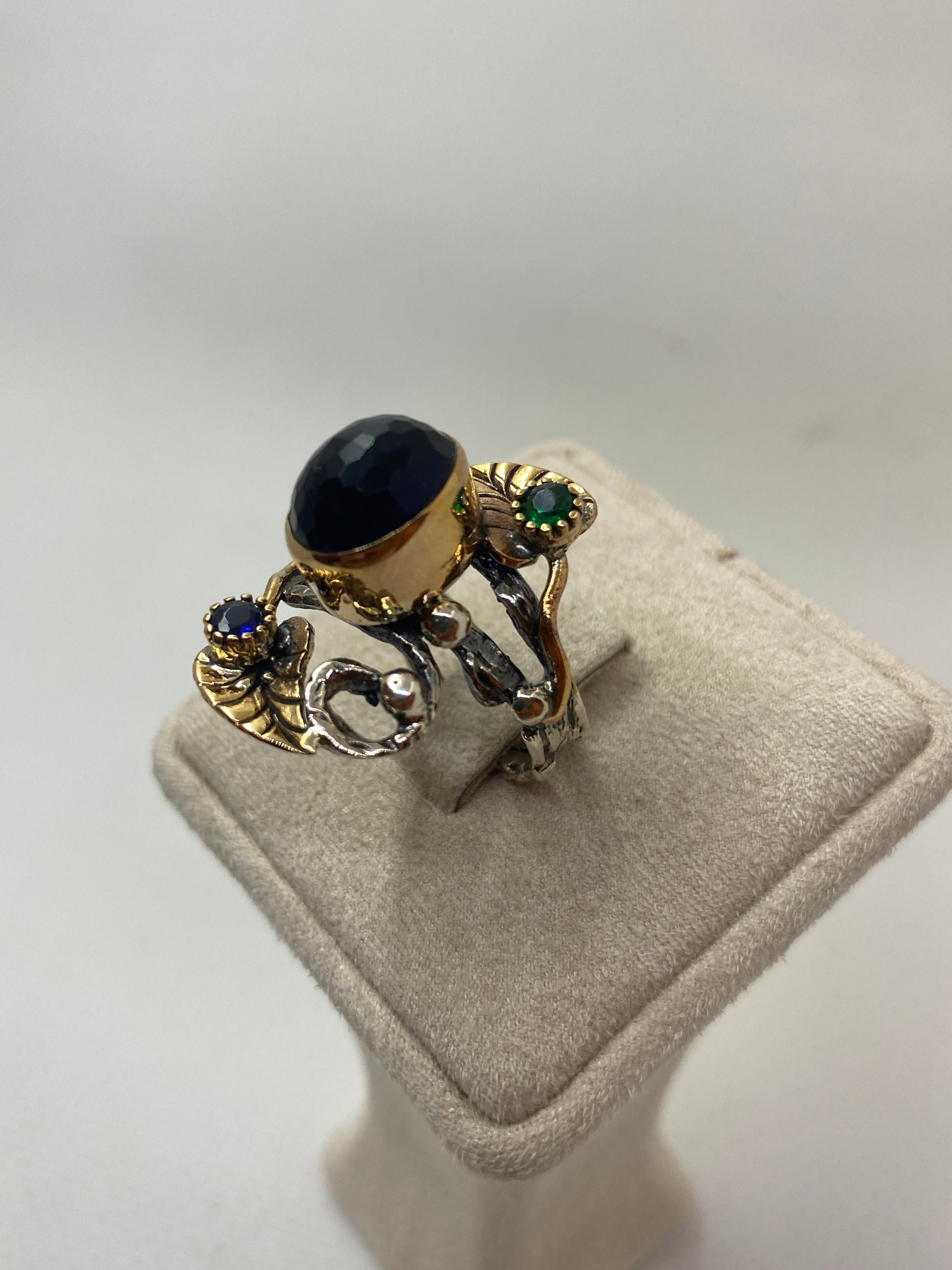 925 Ayar Gümüş Lapis Lazuli, Zümrüt ve Safir Taşlı Yüzük – El İşçiliği Doğal Taş Tasarım