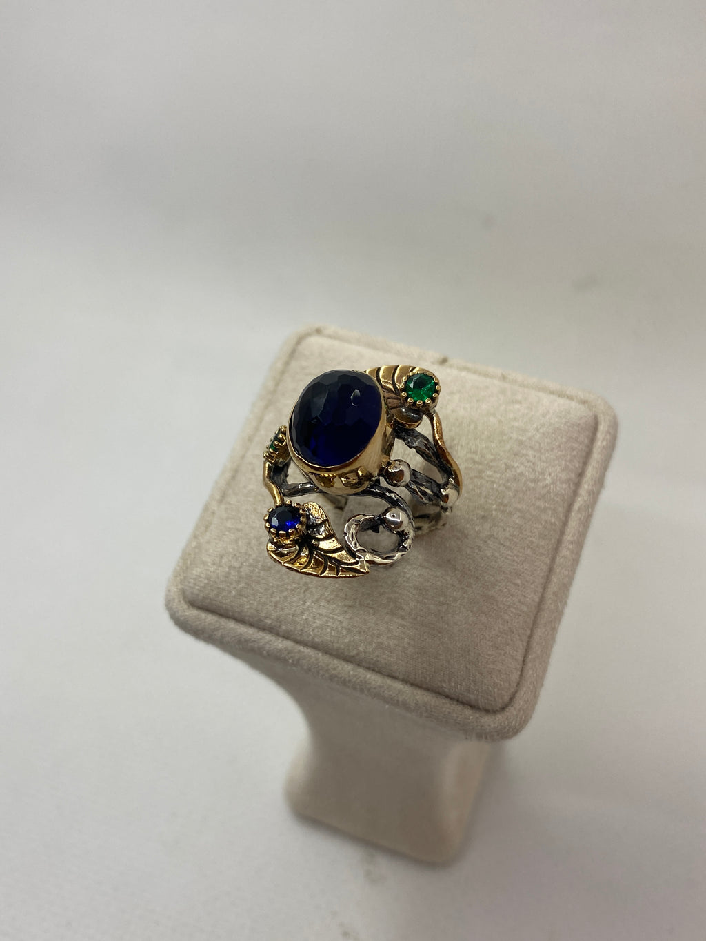 925 Ayar Gümüş Lapis Lazuli, Zümrüt ve Safir Taşlı Yüzük – El İşçiliği Doğal Taş Tasarım